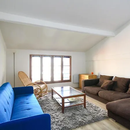 And Bright Equiped Triplex With Wifi Appartement *
