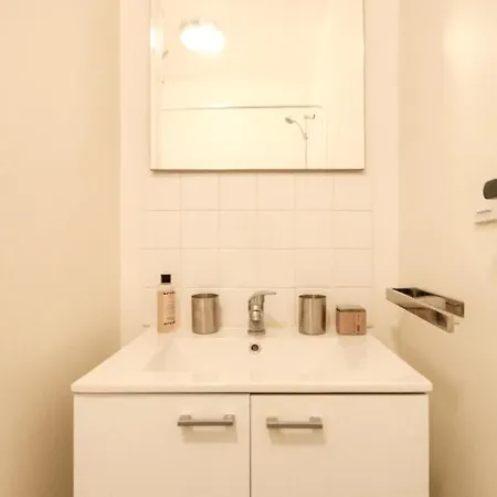 And Bright Equiped Triplex With Wifi Appartement