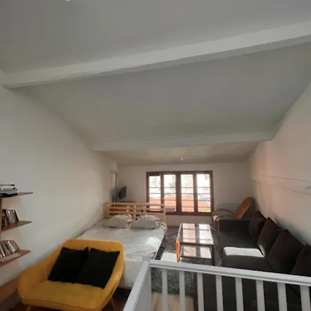 And Bright Equiped Triplex With Wifi *